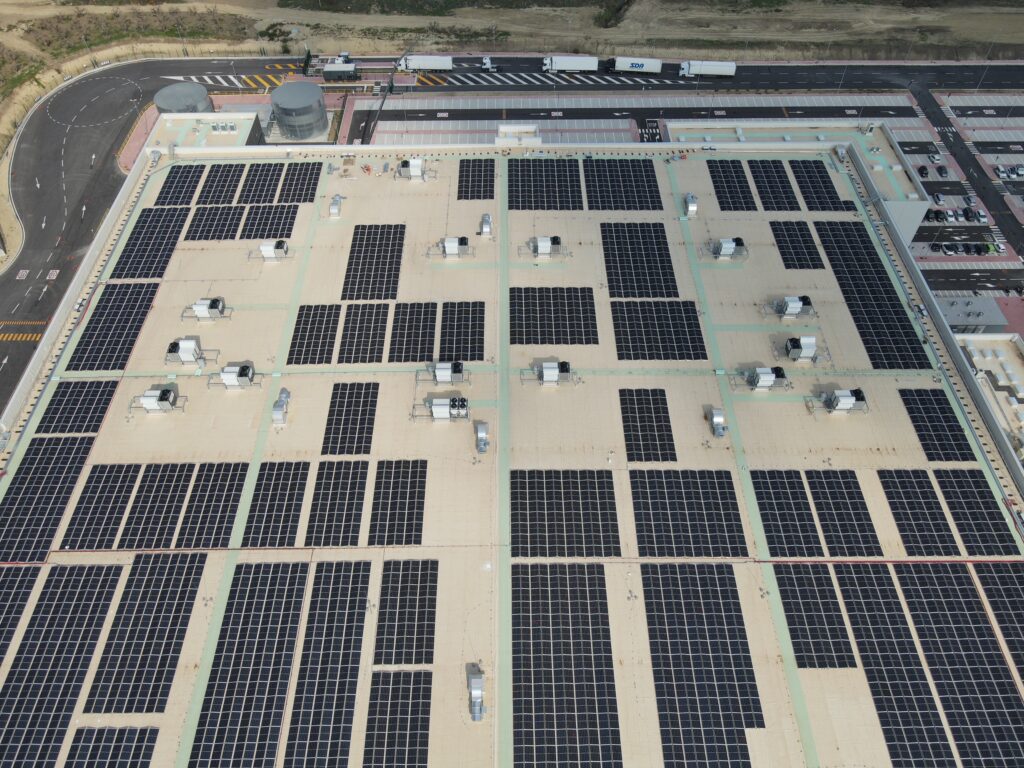 Soluzioni energetiche Enerqos: impianto fotovoltaico industriale in Italia