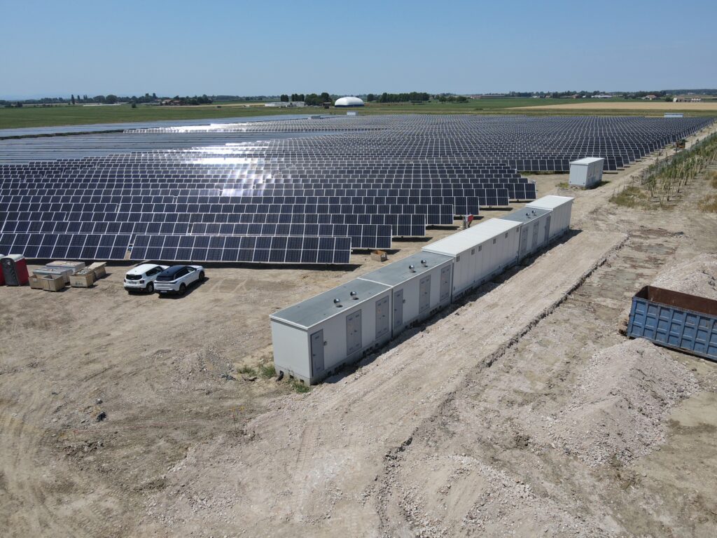 Impianto fotovoltaico Enerqos Ameresco